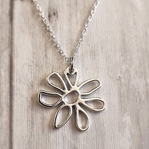 MINIMALIST Artistic Flower‎ Necklace Silver tones 18 Inch Chain NY